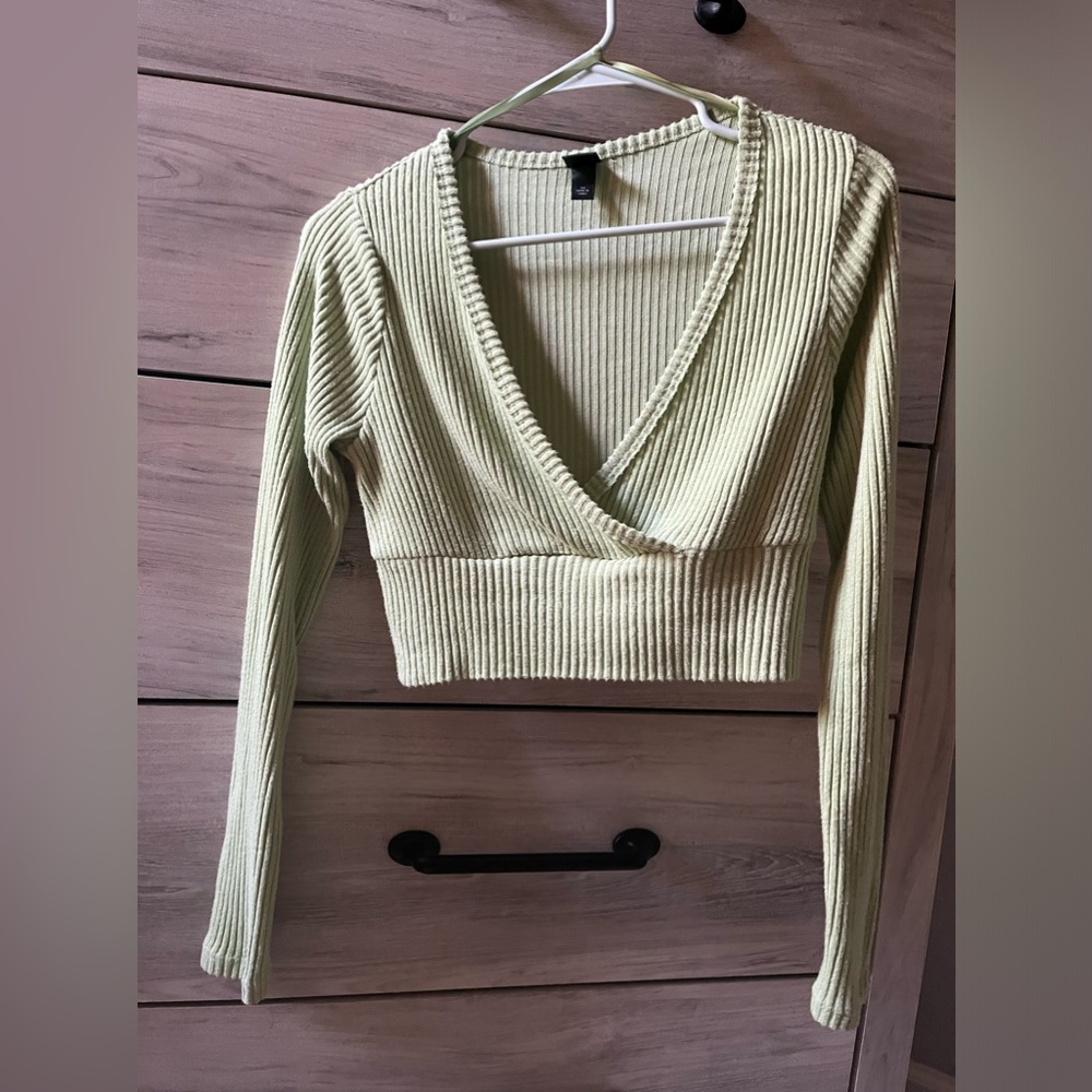 Wild fable light green crop long sleeve XS